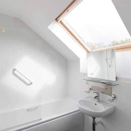 Charming 3 Bedroom Дом отдыха