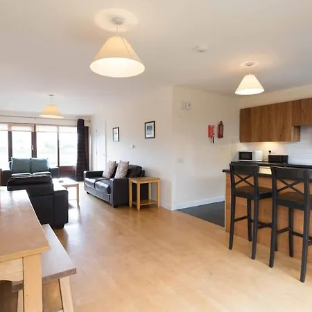 בית נופש Charming 3 Bedroom